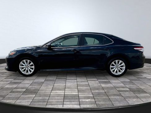 Used 2019 Toyota Camry LE FWD image 4