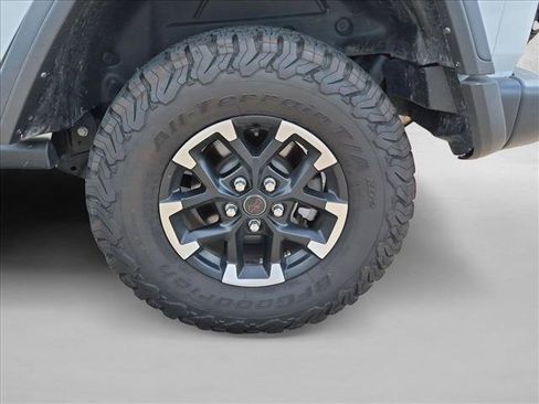 Used 2025 Jeep Wrangler Unlimited Rubicon AWD/4WD image 17