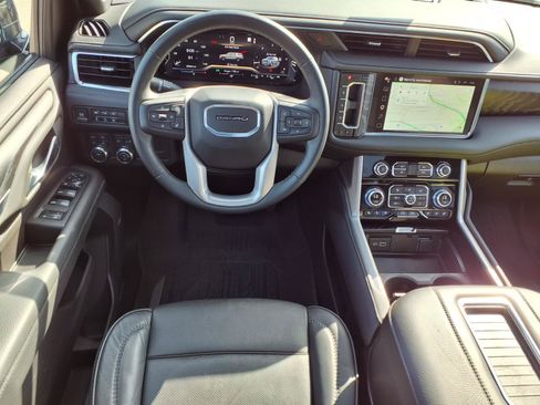 Used 2024 GMC Yukon XL Denali AWD/4WD image 5