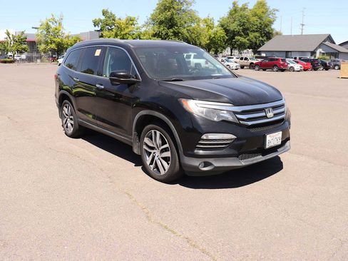 Used 2018 Honda Pilot Touring image 3