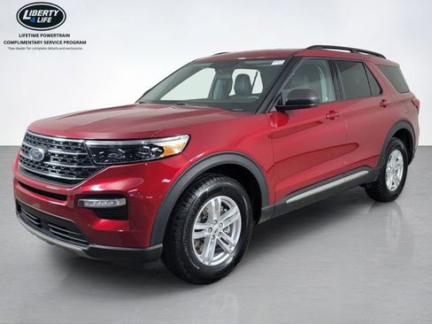 Used 2023 Ford Explorer XLT w/ Equipment Group 202A AWD/4WD image 8