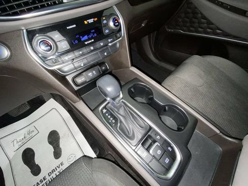 Used 2019 Hyundai Santa Fe SEL FWD image 19