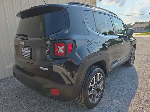 Used 2017 Jeep Renegade Latitude w/ Cold Weather Group AWD/4WD image 7