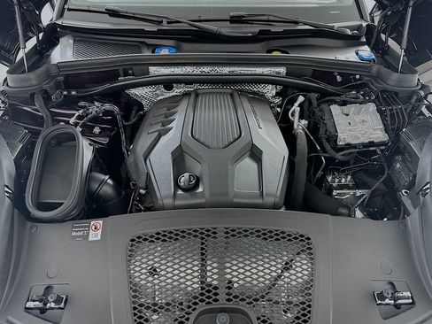 New 2026 Porsche Macan Turbo AWD/4WD image 32