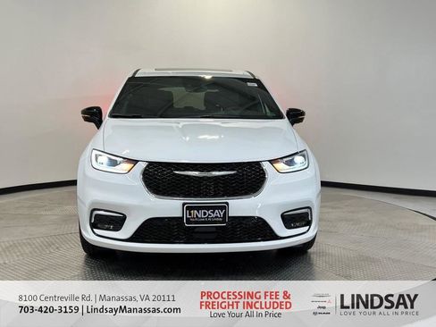 New 2026 Chrysler Pacifica Select image 3