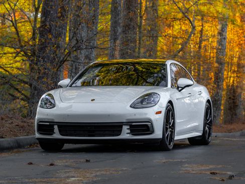 Used 2017 Porsche Panamera image 46