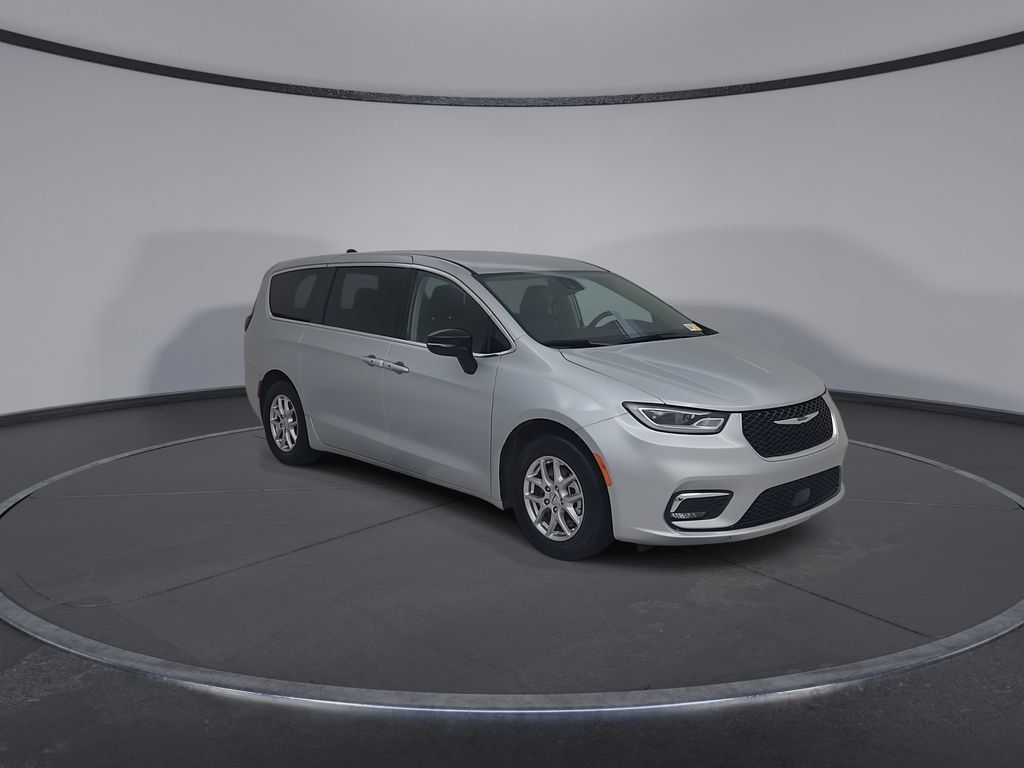 Certified 2024 Chrysler Pacifica Touring-L FWD image 4