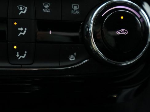 Used 2025 Chevrolet Trax LT w/ Driver Confidence Package image 36