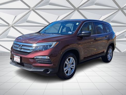 Certified 2017 Honda Pilot LX image 4
