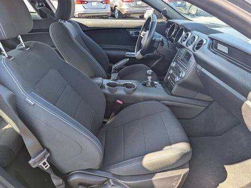 Used 2017 Ford Mustang Coupe RWD image 29