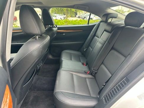 Used 2015 Lexus ES 300h w/ Premium Package w/Bamboo Trim FWD image 14
