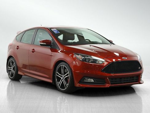 Used 2018 Ford Focus ST w/ Equipment Group 402A FWD image 7