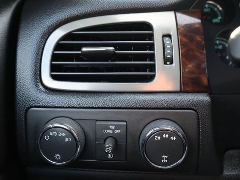 Used 2014 GMC Sierra 2500 Denali w/ Suspension Package, Off-Road image 30