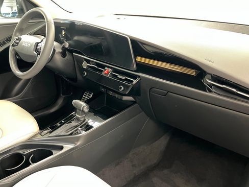 Used 2023 Kia Niro EX Touring image 24