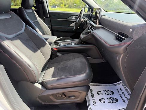 Used 2025 Ford Explorer ST AWD/4WD image 16