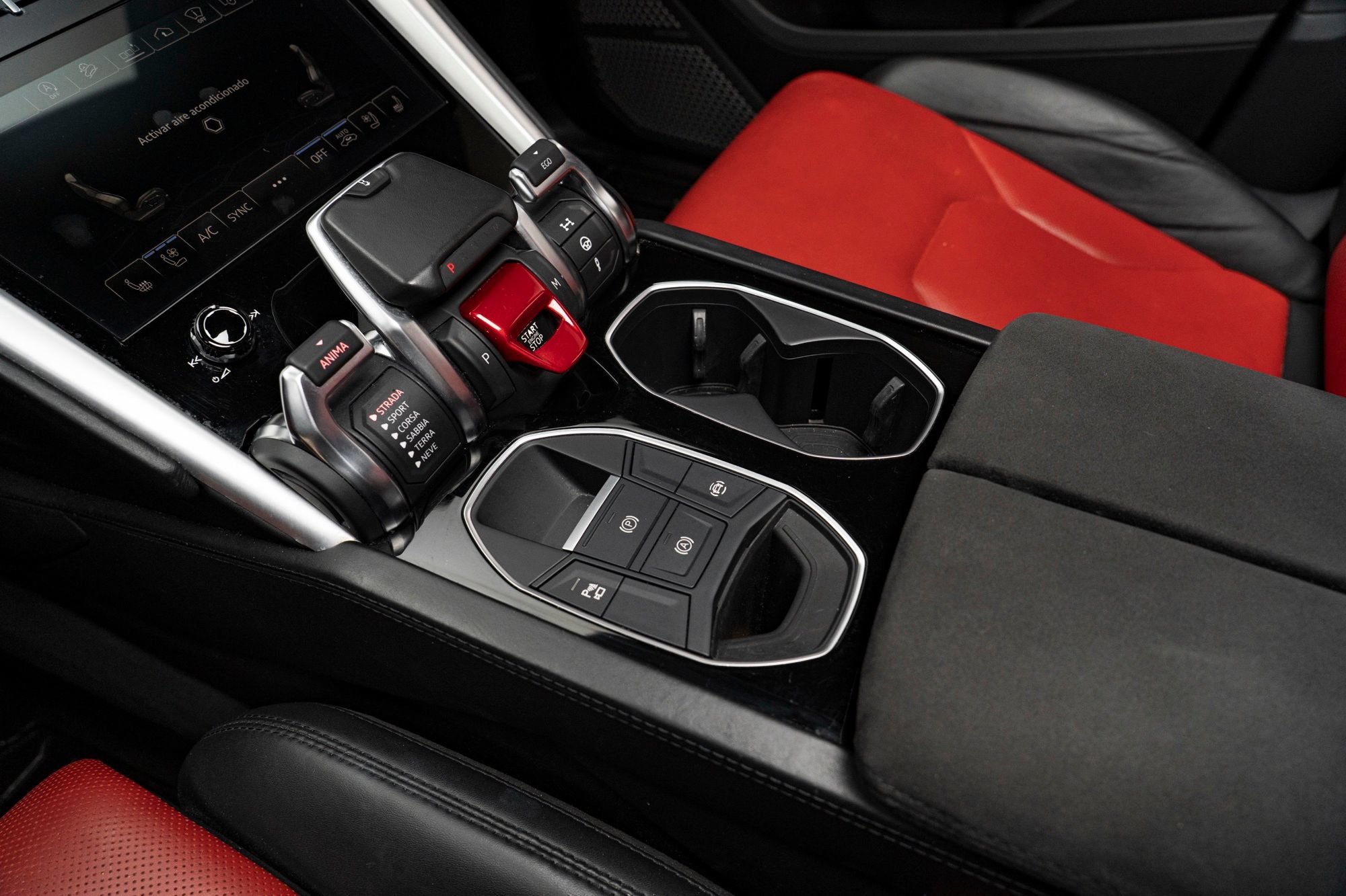 Used 2020 Lamborghini Urus AWD/4WD image 37