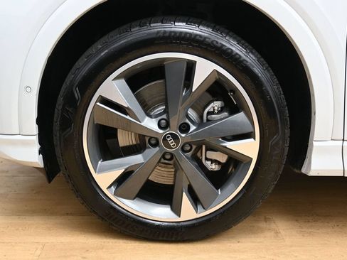 Used 2023 Audi Q4 e-tron Prestige AWD/4WD image 10
