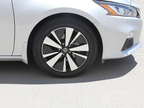 Used 2022 Nissan Altima 2.5 SV FWD image 37