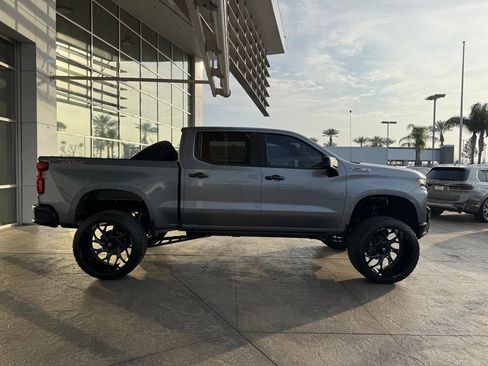 Used 2021 Chevrolet Silverado 1500 LT Trail Boss w/ Convenience Package II image 3