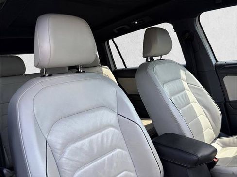 Used 2019 Volkswagen Tiguan SEL Premium R-Line w/ 3rd Row Seat Package AWD/4WD image 24