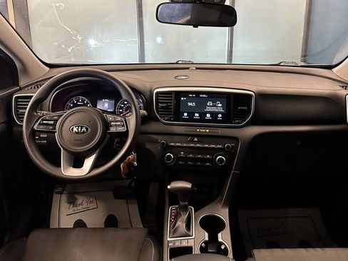 Used 2022 Kia Sportage LX image 9
