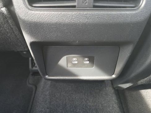 Used 2025 Nissan Rogue SV FWD image 26