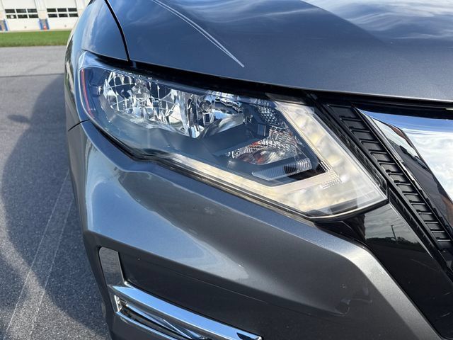 Used 2019 Nissan Rogue SV w/ Premium Package AWD/4WD image 12
