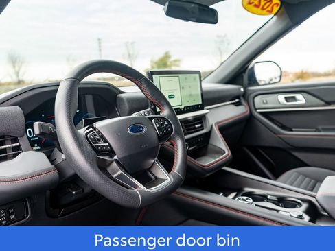 Used 2025 Ford Explorer ST-Line w/ ST-Line Street Pack image 19