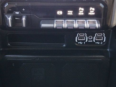 Used 2023 RAM 2500 Limited AWD/4WD image 10