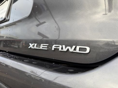 Used 2023 Toyota Highlander XLE image 8