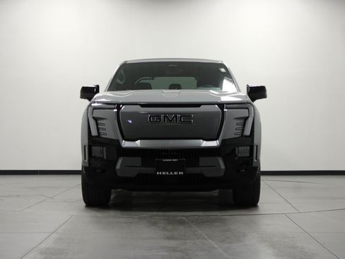 Used 2024 GMC Sierra EV Denali AWD/4WD image 9