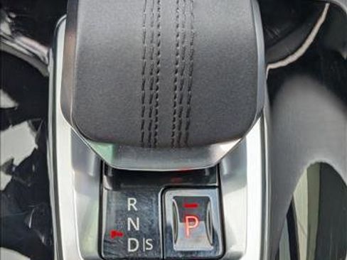Certified 2024 Jaguar E-PACE R-Dynamic SE AWD/4WD image 15
