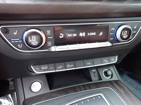 Used 2020 Audi Q5 e Premium Plus w/ Premium Plus Package AWD/4WD image 23