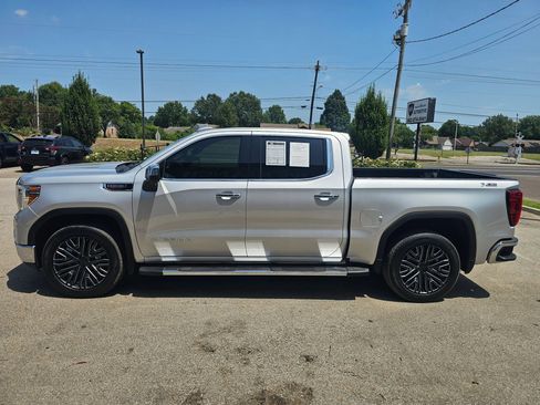 Used 2022 GMC Sierra 1500 SLT w/ SLT Premium Plus Package AWD/4WD image 4