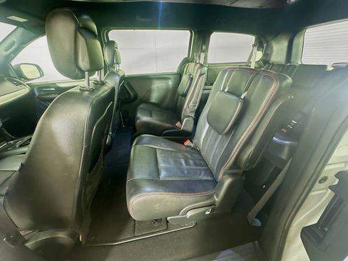 Used 2019 Dodge Grand Caravan GT image 25