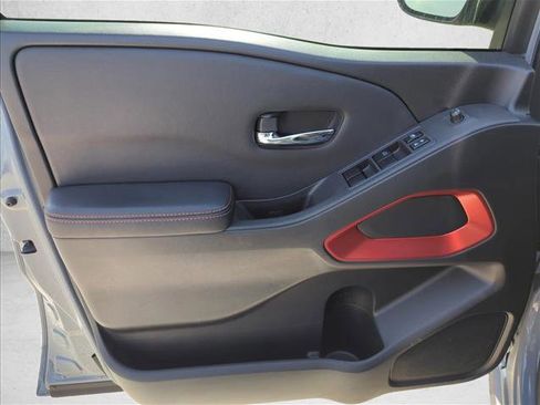 Used 2024 Nissan Frontier Pro-X image 7