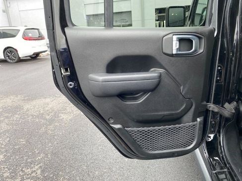 Used 2024 Jeep Wrangler Unlimited AWD/4WD image 22