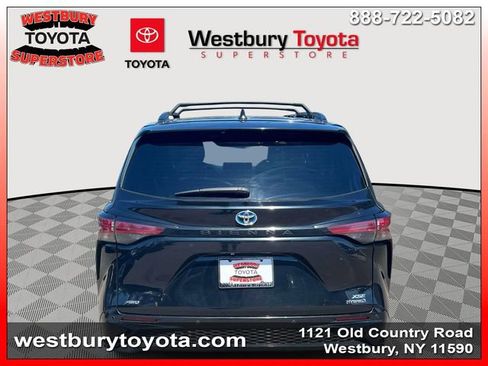 Used 2022 Toyota Sienna XSE w/ XSE Plus Package AWD/4WD image 9