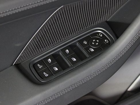 Used 2025 Porsche Panamera 4 image 16