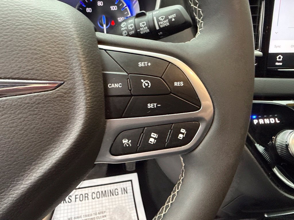 Used 2026 Chrysler Pacifica Select FWD image 28