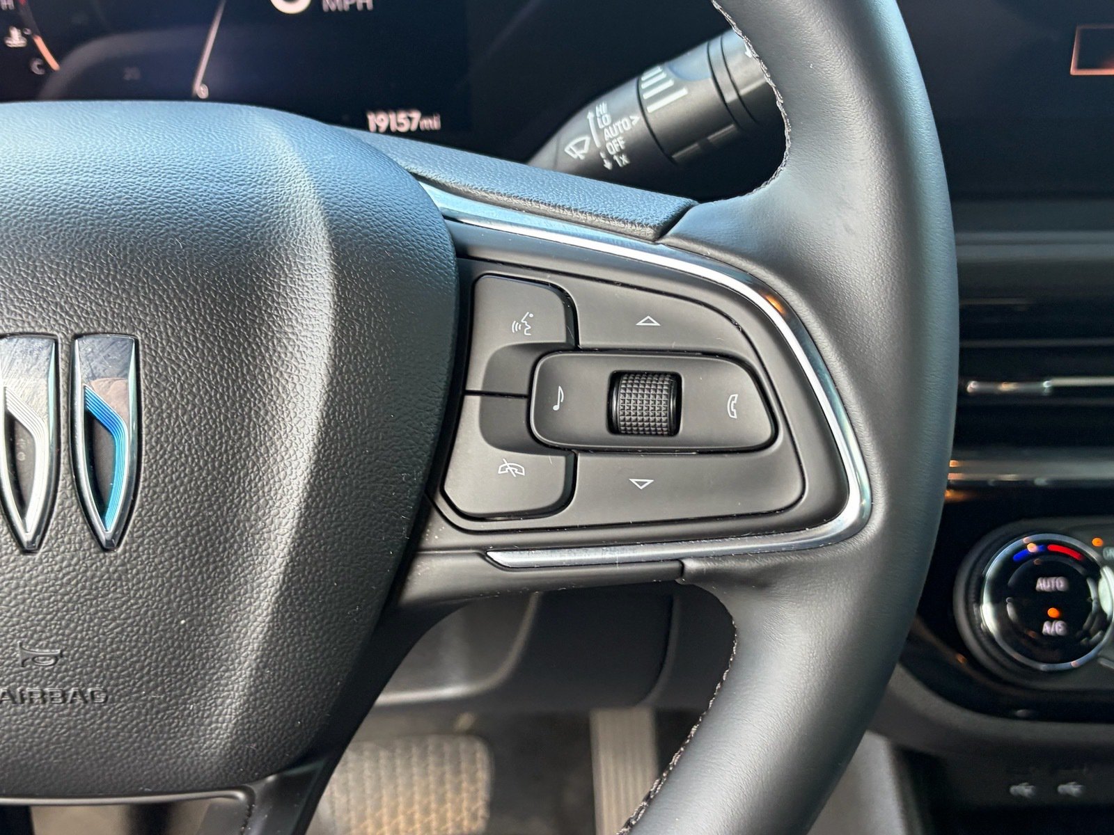 Used 2025 Buick Envista Sport Touring w/ Convenience I Package FWD image 15