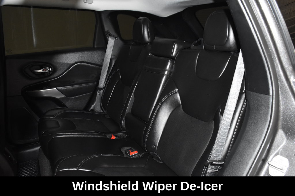 Used 2019 Jeep Cherokee Latitude Plus w/ Cold Weather Group AWD/4WD image 28