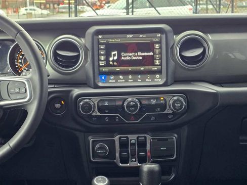 Used 2023 Jeep Wrangler Sahara AWD/4WD image 24