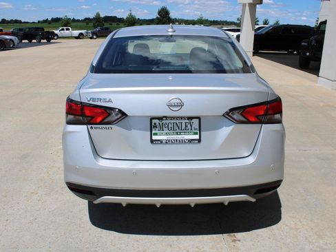Used 2025 Nissan Versa SV FWD image 8