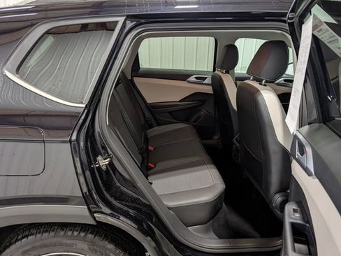 Used 2025 Volkswagen Taos SE image 27