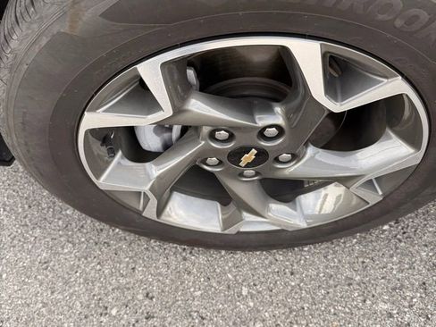 Used 2025 Chevrolet Trax LT w/ LT Convenience Package image 7