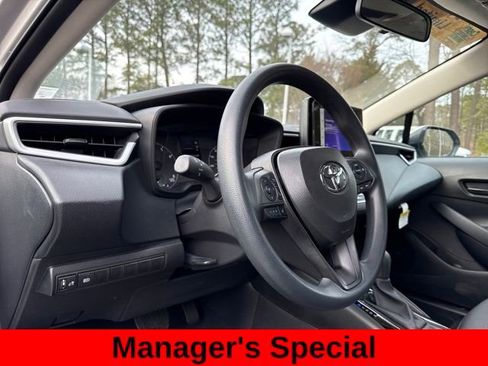 Used 2025 Toyota Corolla LE image 11