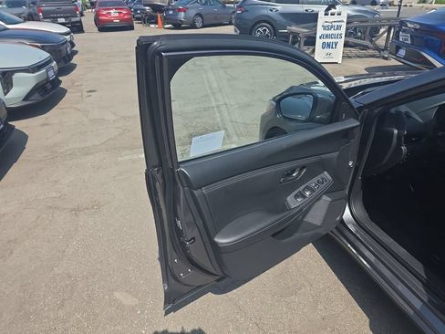Used 2025 Nissan Sentra S FWD image 10