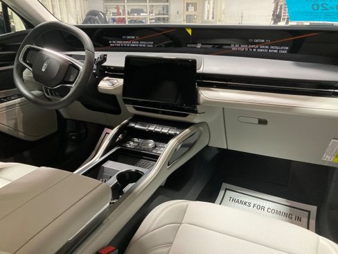 Used 2026 Lincoln Nautilus Premier image 10