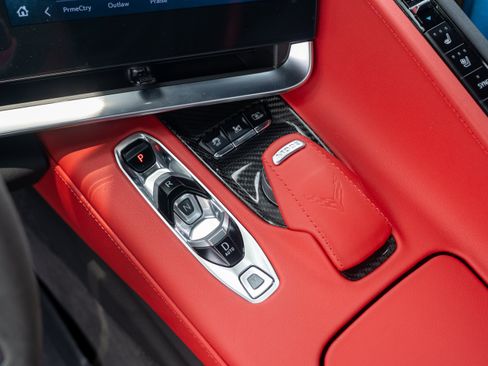 Used 2025 Chevrolet Corvette Stingray Preferred Conv w/ Z51 Performance Package RWD image 32